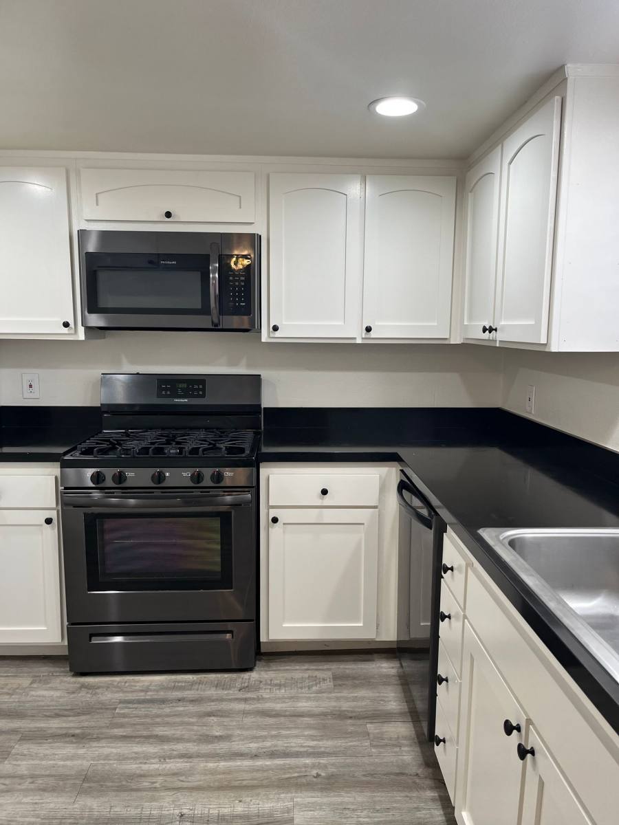 Townhouse for rent at 10230 Independence Ave, Chatsworth, CA 91311