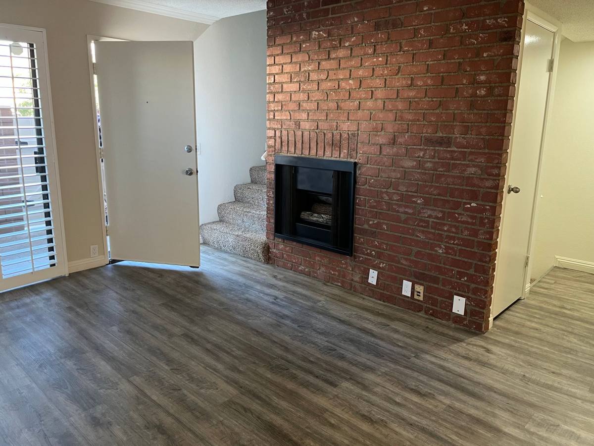 Townhouse for rent at 10230 Independence Ave, Chatsworth, CA 91311