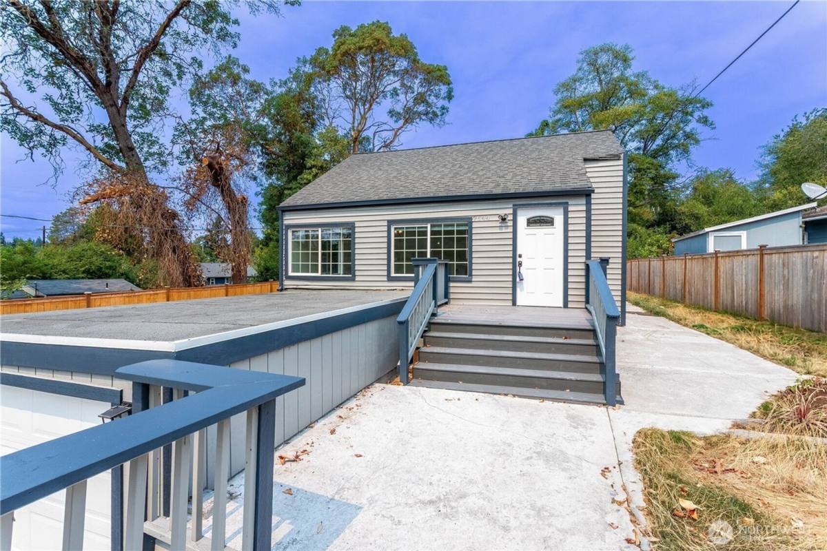 House for rent at 2644 SW 112th St, Seattle, WA 98146