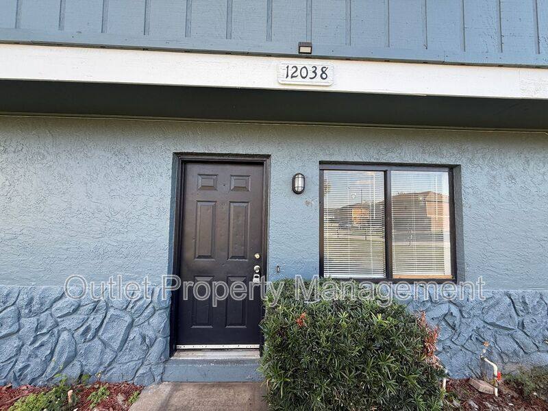 Townhouse for rent at 12034 Tift Circle #12038TIF, Orlando, FL 32826