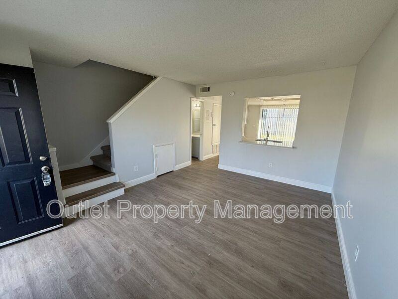 Townhouse for rent at 12034 Tift Circle #12038TIF, Orlando, FL 32826