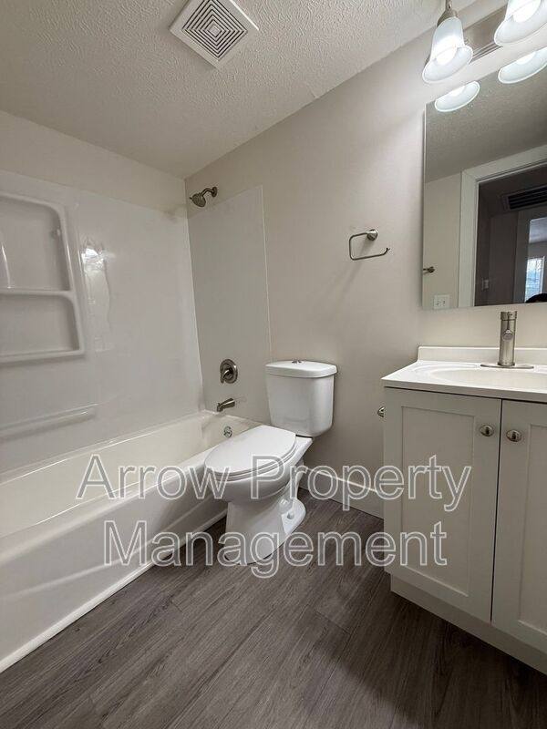 Apartment for rent at 1315 F St #4, Lincoln, NE 68508