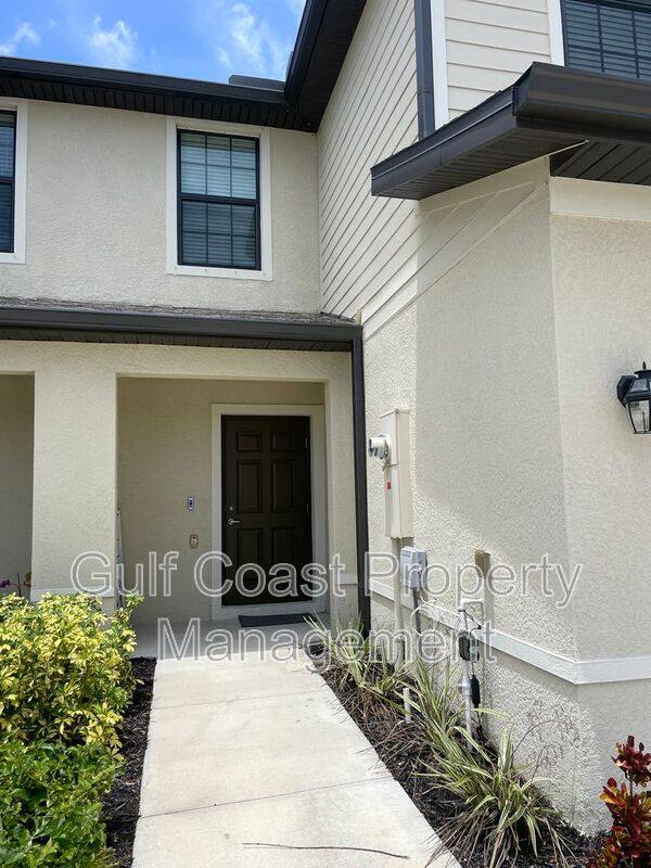 Townhouse for rent at 14195 Oviedo Place, Fort Myers, FL 33905