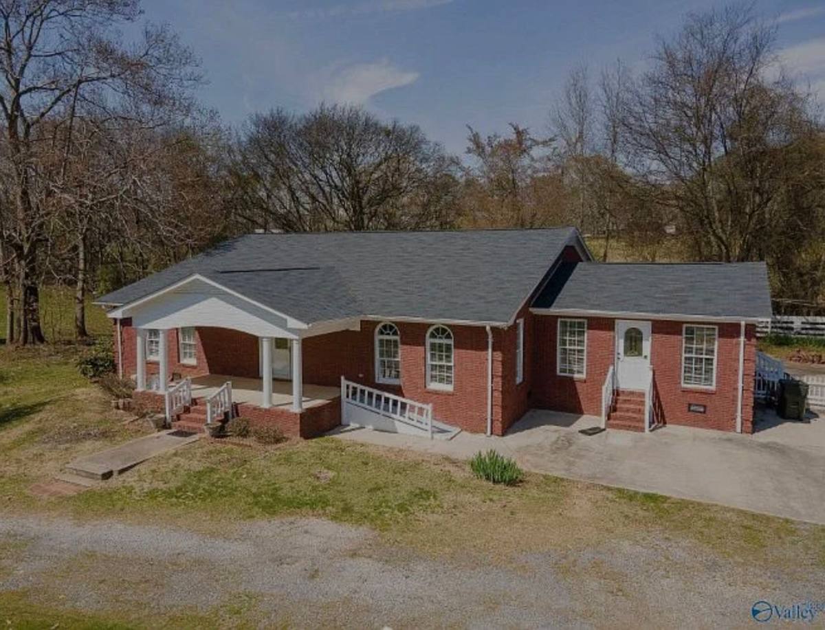 House for rent at 4217 Highway 72 E, Hollytree, AL 35751