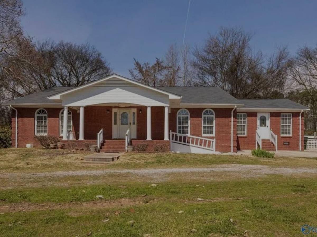House for rent at 4217 Highway 72 E, Hollytree, AL 35751
