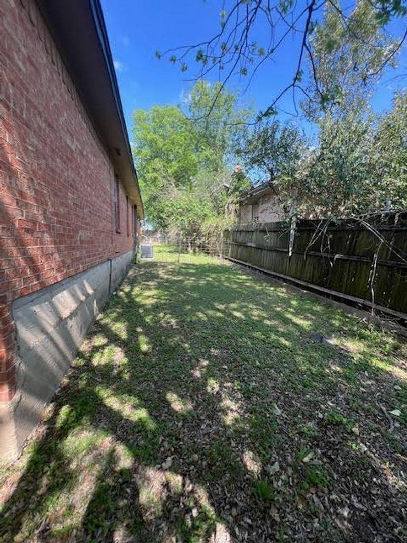 House for rent at 1906 Bosque Blvd, Waco, TX 76707