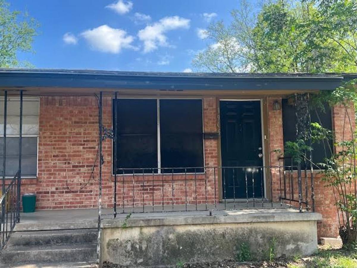 House for rent at 1906 Bosque Blvd, Waco, TX 76707