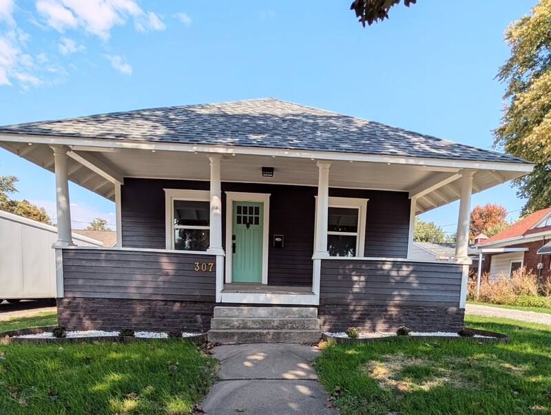 House for rent at 307 5th Ave E, Oskaloosa, IA 52577