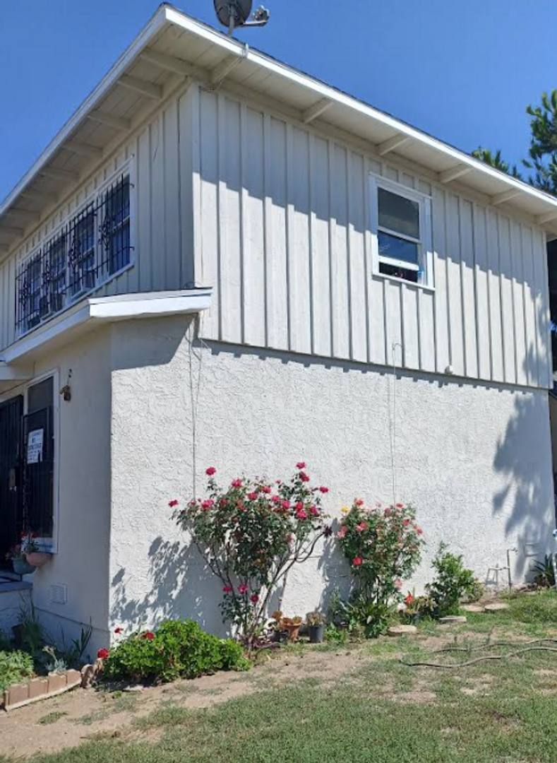 Apartment for rent at 11418 S New Hampshire Ave, Los Angeles, CA 90044