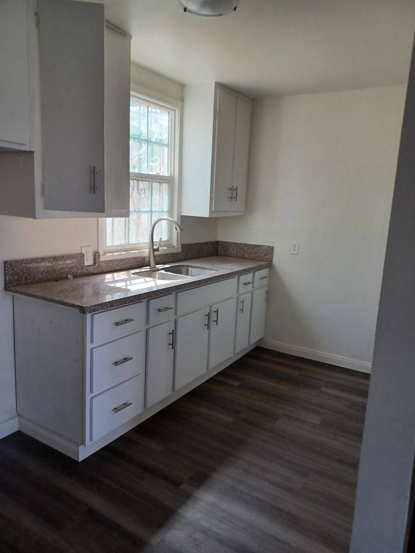 Apartment for rent at 11418 S New Hampshire Ave, Los Angeles, CA 90044