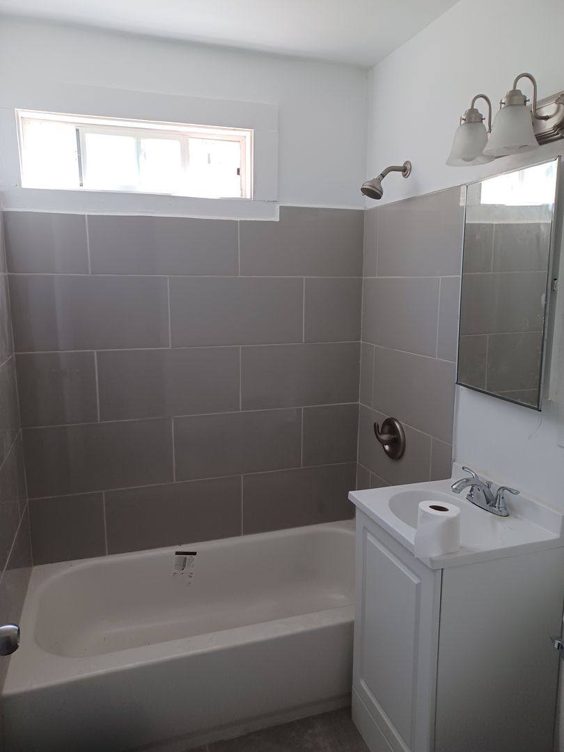 Apartment for rent at 11418 S New Hampshire Ave, Los Angeles, CA 90044