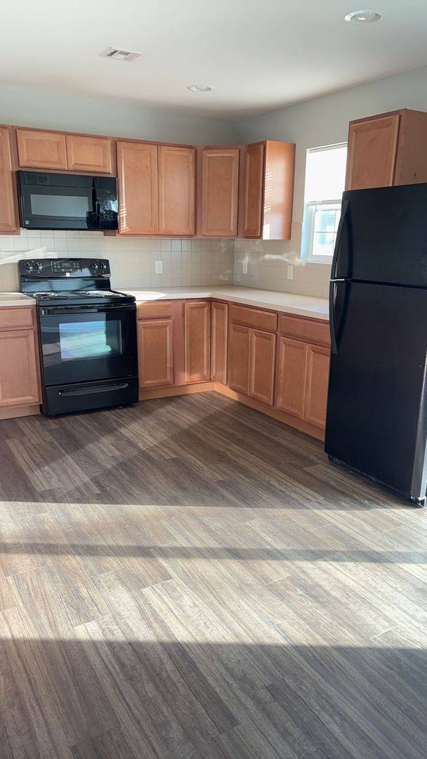 Townhouse for rent at 704 Cottonwood Crossing Dr, Newton, KS 67114