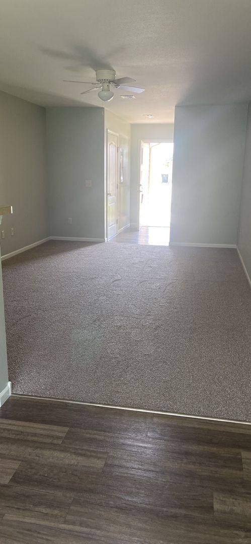 Townhouse for rent at 704 Cottonwood Crossing Dr, Newton, KS 67114