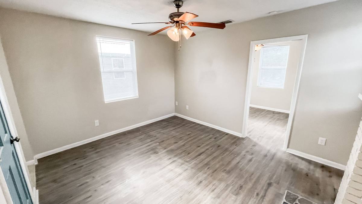 Apartment for rent at 321 W Ianthe St, Tavares, FL 32778