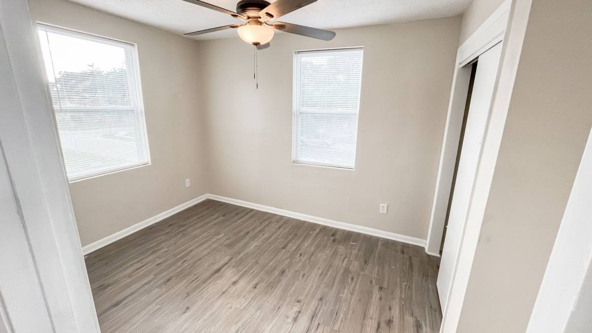 Apartment for rent at 321 W Ianthe St, Tavares, FL 32778