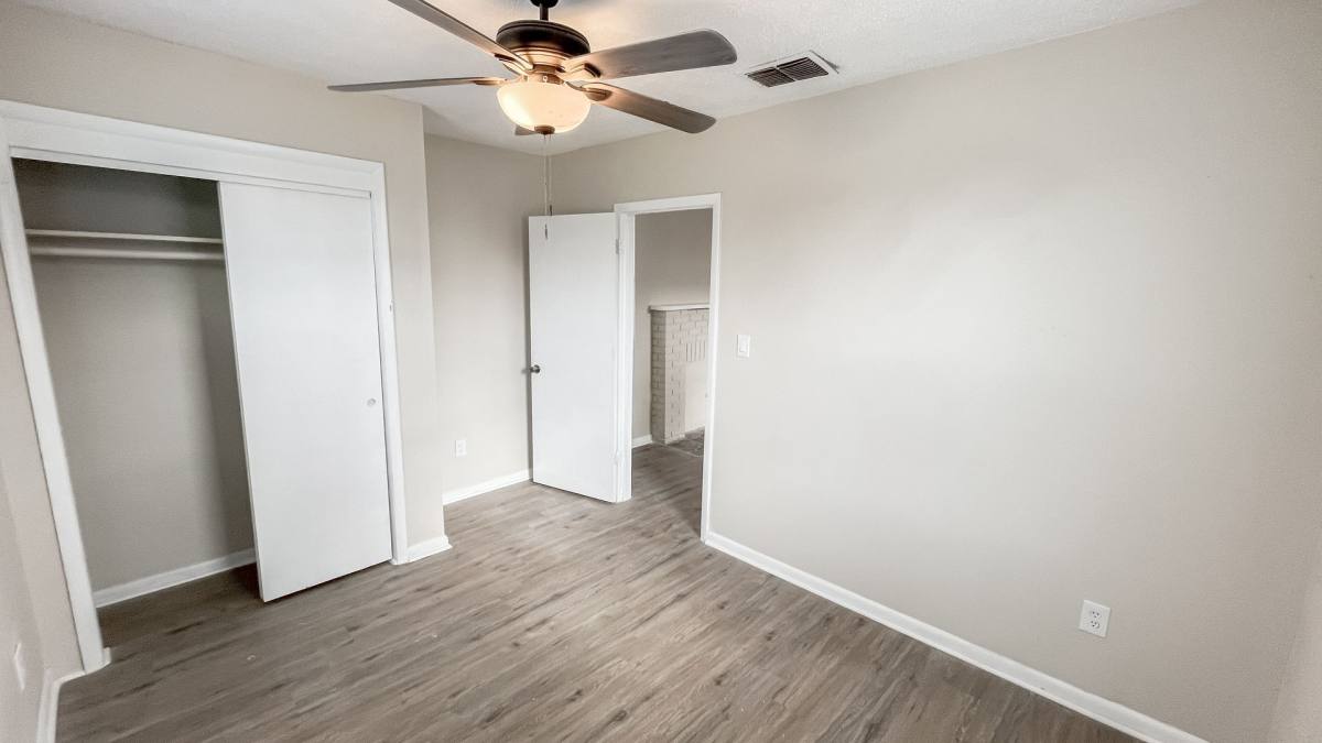 Apartment for rent at 321 W Ianthe St, Tavares, FL 32778