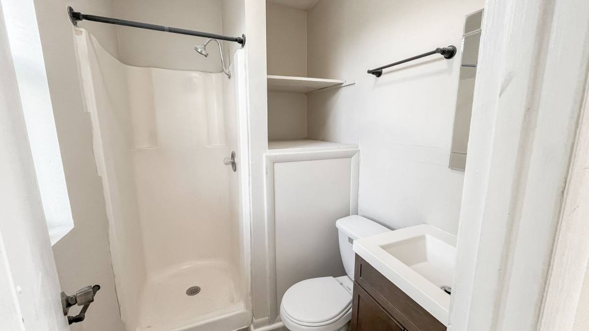 Apartment for rent at 321 W Ianthe St, Tavares, FL 32778