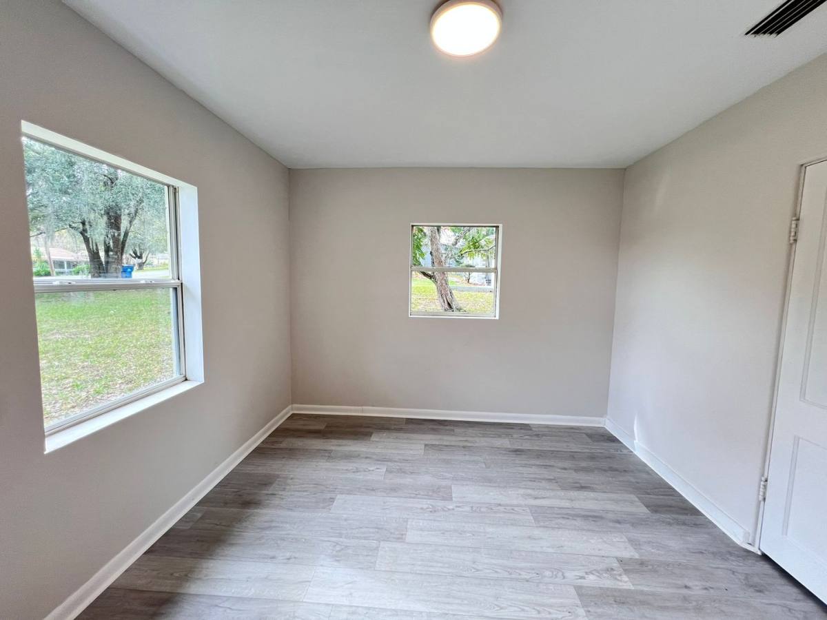 House for rent at 107 Oakland Dr, Deland, FL 32720