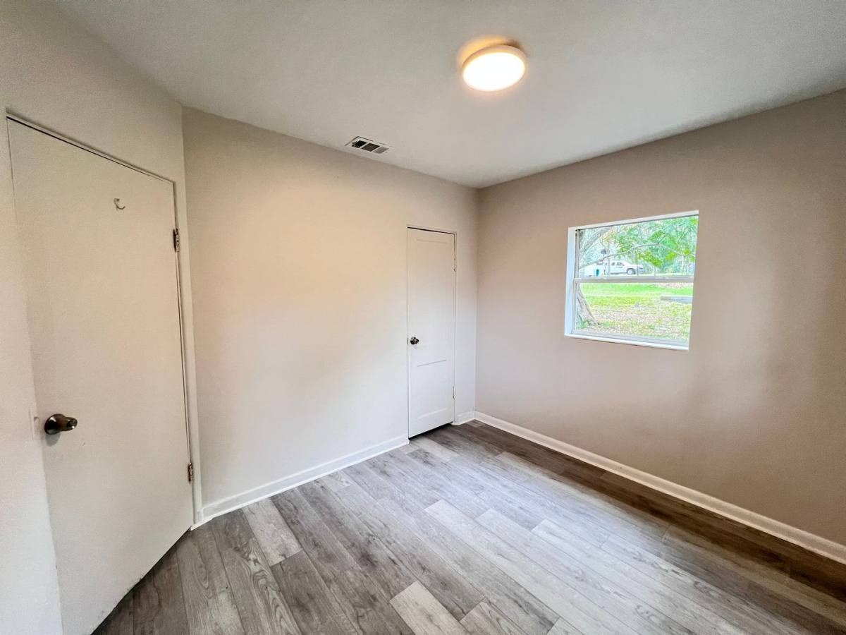 House for rent at 107 Oakland Dr, Deland, FL 32720