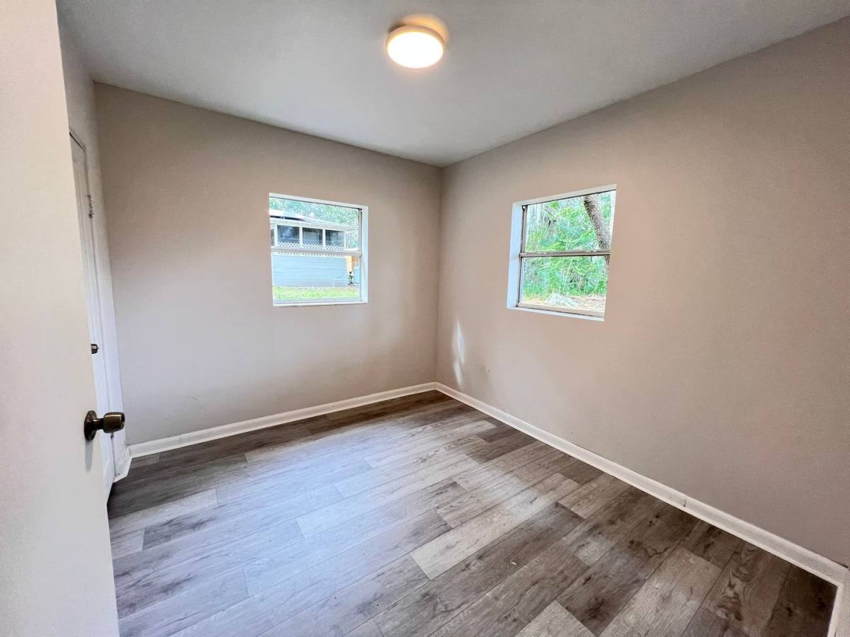 House for rent at 107 Oakland Dr, Deland, FL 32720