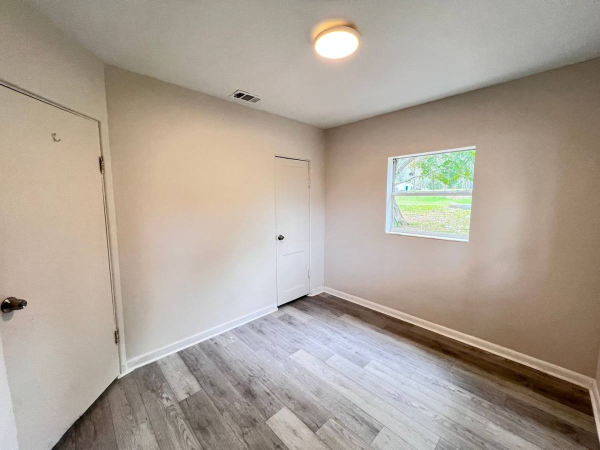 House for rent at 107 Oakland Dr, Deland, FL 32720