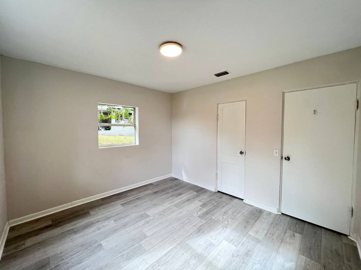 House for rent at 107 Oakland Dr, Deland, FL 32720