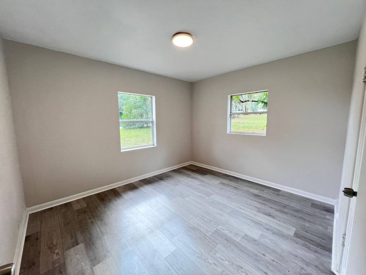 House for rent at 107 Oakland Dr, Deland, FL 32720