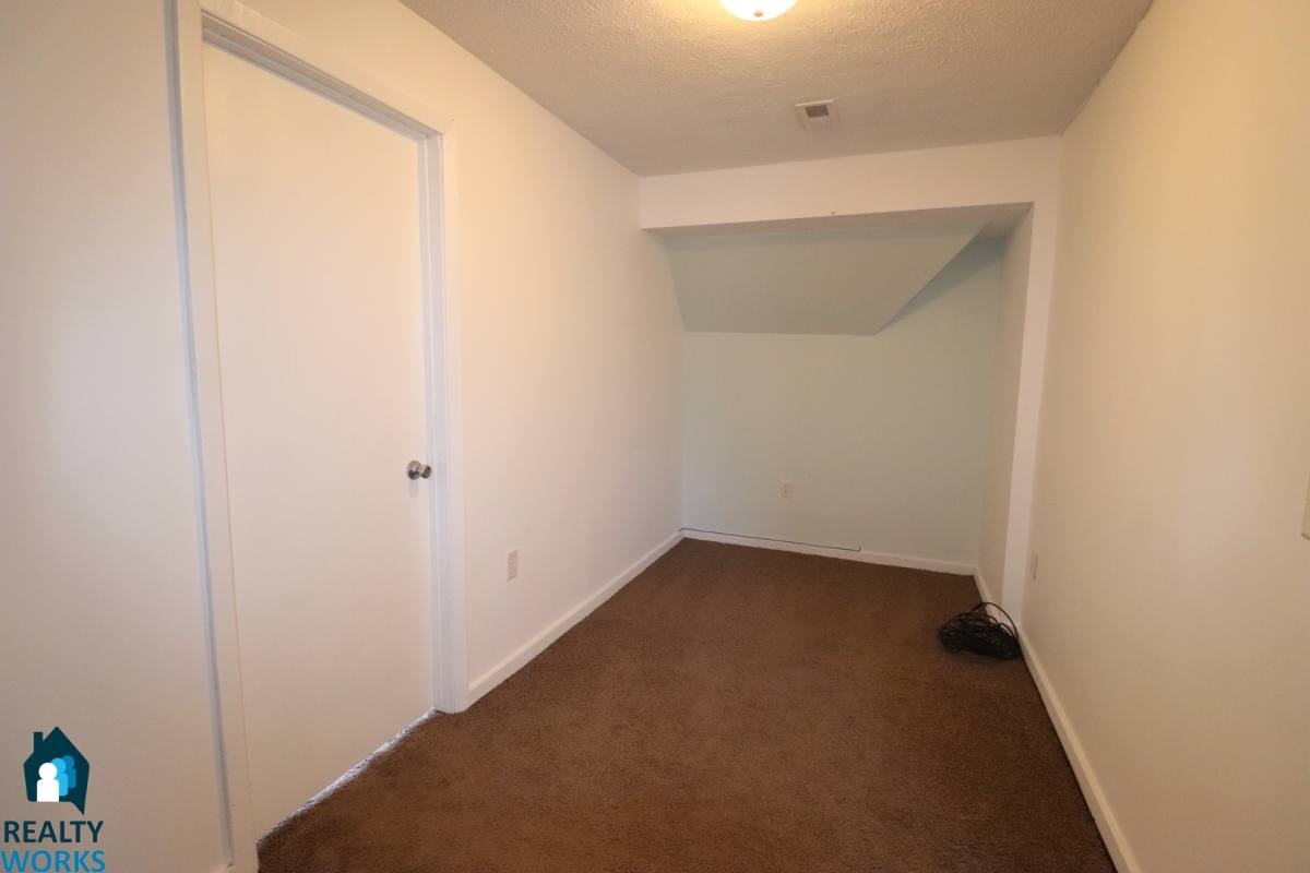 Apartment for rent at 926 S 14th St, Lincoln, NE 68508