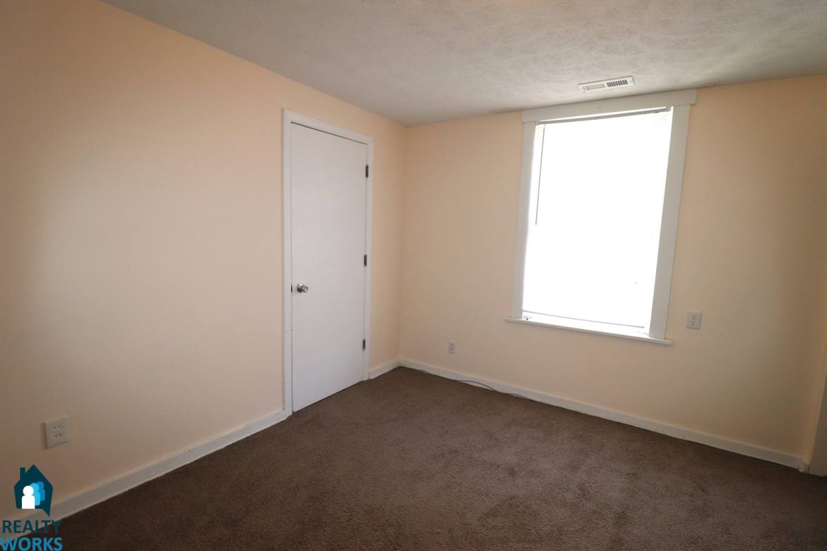 Apartment for rent at 926 S 14th St, Lincoln, NE 68508