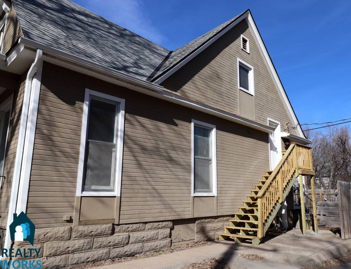 Apartment for rent at 926 S 14th St, Lincoln, NE 68508