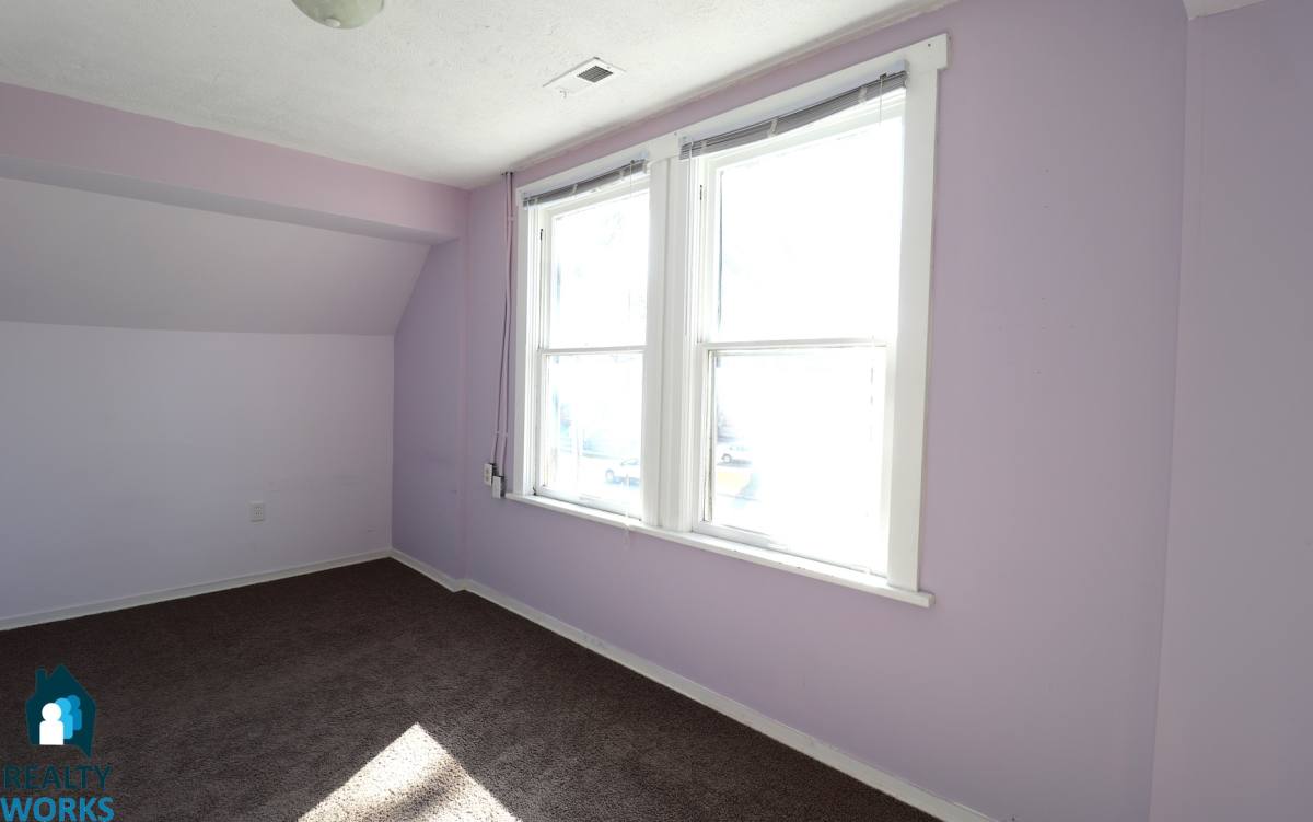 Apartment for rent at 926 S 14th St, Lincoln, NE 68508