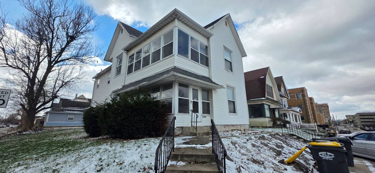 House for rent at 223 E 11th St, Anderson, IN 46016