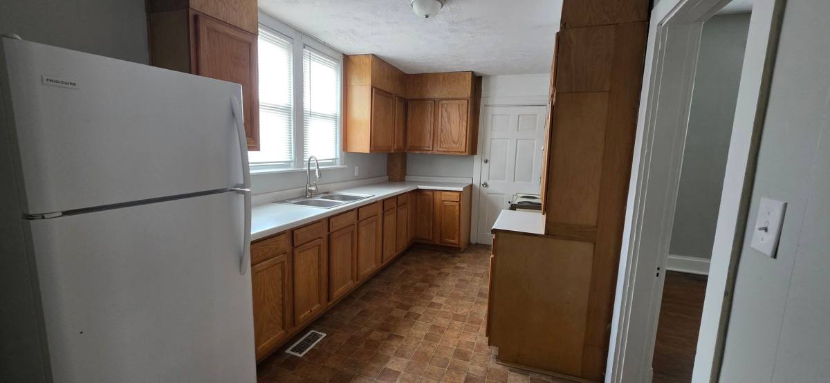 House for rent at 223 E 11th St, Anderson, IN 46016