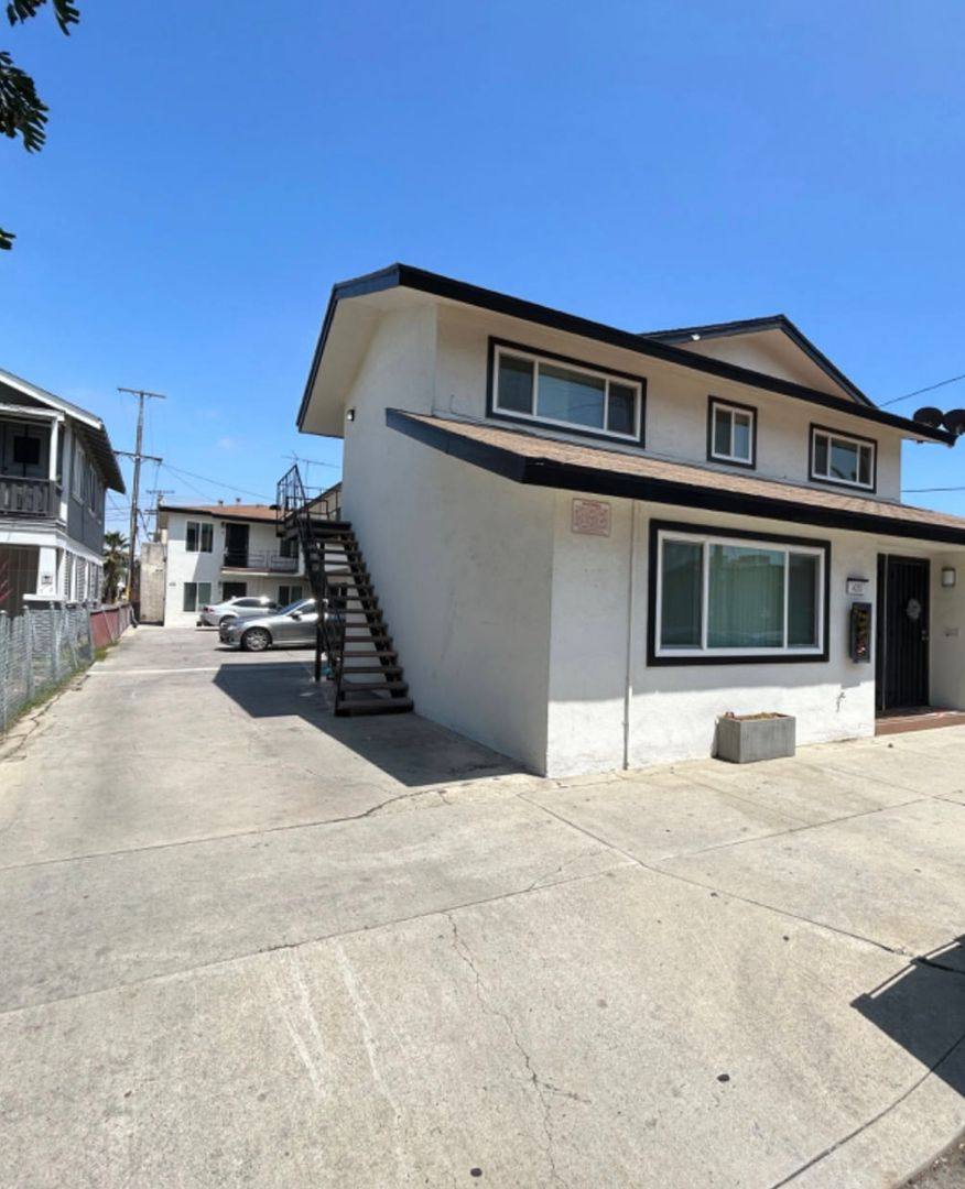 Apartment for rent at 418 Almond Ave, Long Beach, CA 90802