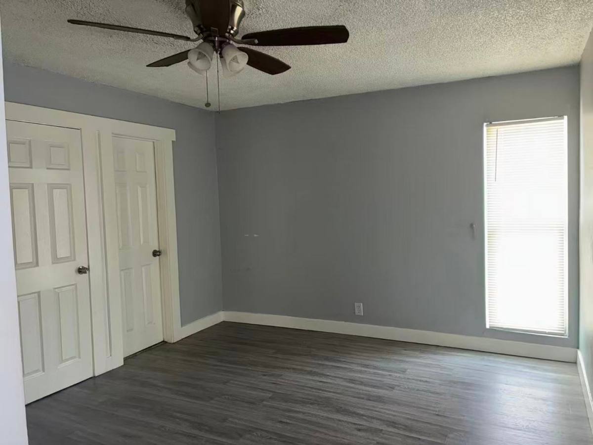 Apartment for rent at 418 Almond Ave, Long Beach, CA 90802