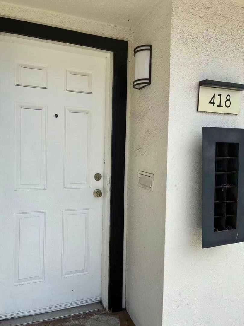 Apartment for rent at 418 Almond Ave, Long Beach, CA 90802