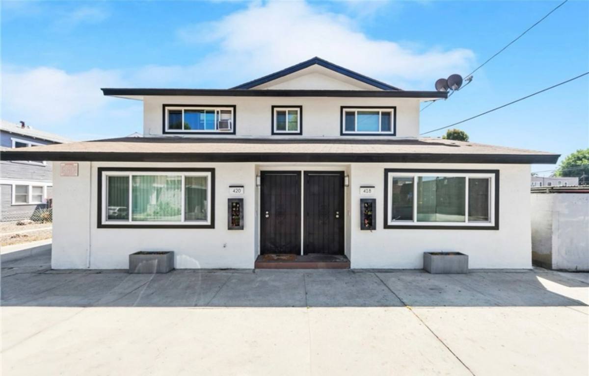 Apartment for rent at 418 Almond Ave, Long Beach, CA 90802