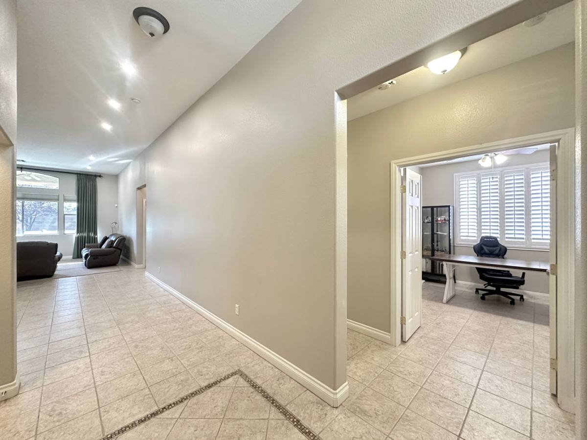House for rent at 10697 Bonnyhill St, Las Vegas, NV 89141