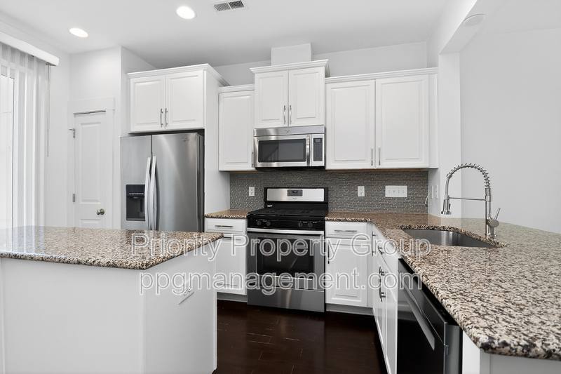 Townhouse for rent at 1614 Pat Garrett St, Charlotte, NC 28206