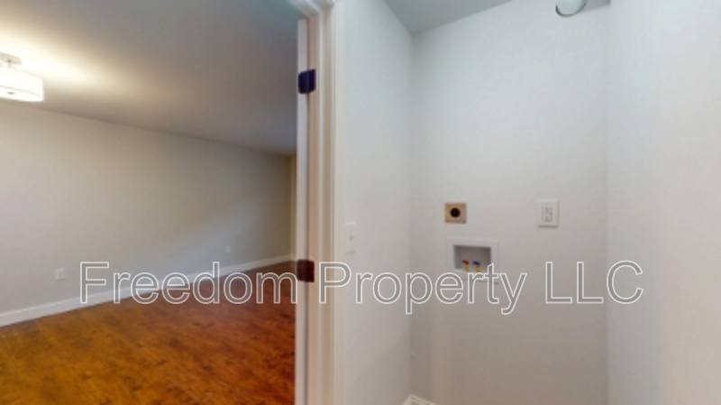Townhouse for rent at 569 Center St #7, Wallingford, CT 06492