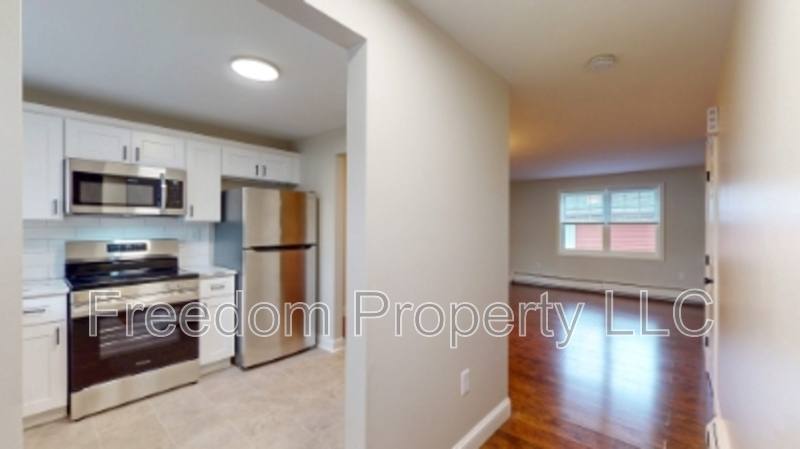 Townhouse for rent at 569 Center St #7, Wallingford, CT 06492