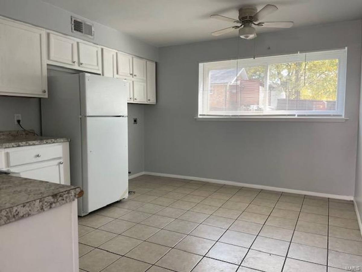 Apartment for rent at 3648 Edmundson Rd, Saint Louis, MO 63114