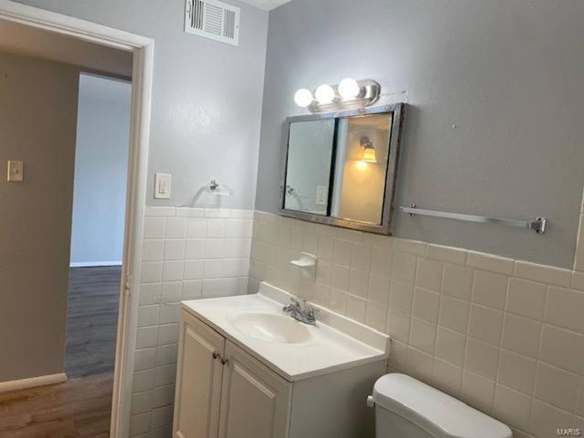 Apartment for rent at 3648 Edmundson Rd, Saint Louis, MO 63114