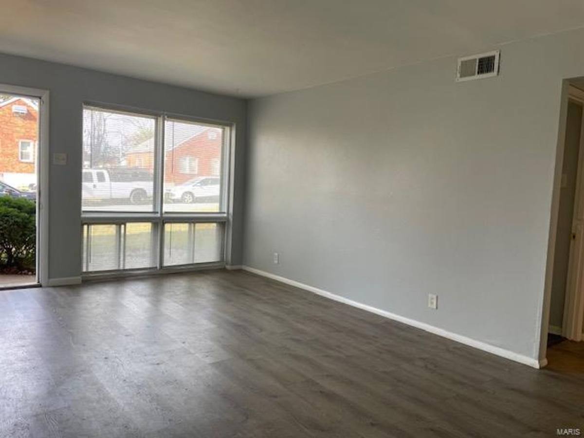 Apartment for rent at 3648 Edmundson Rd, Saint Louis, MO 63114