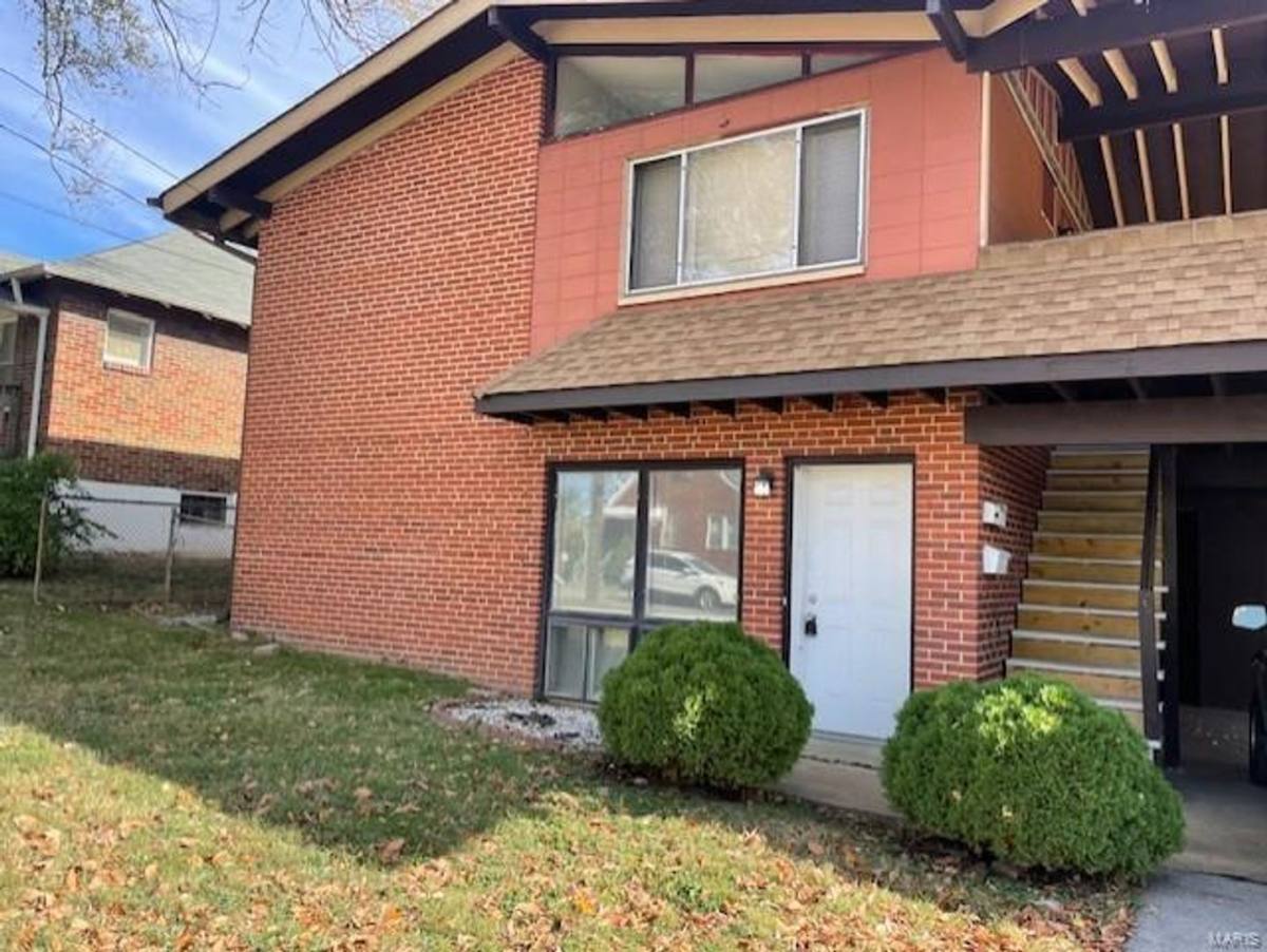 Apartment for rent at 3648 Edmundson Rd, Saint Louis, MO 63114
