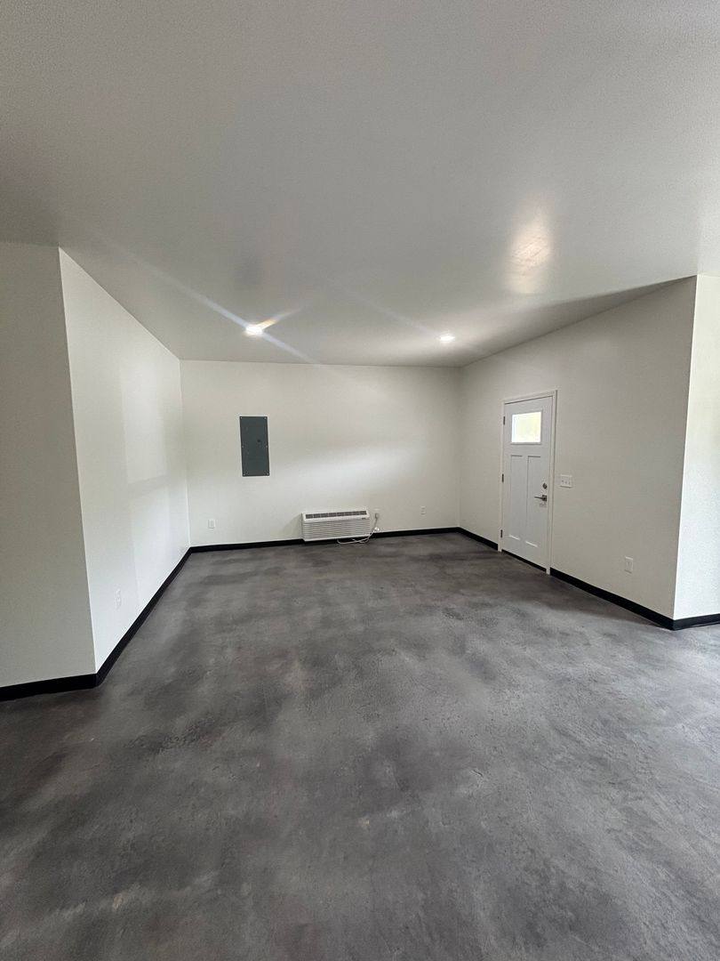 Townhouse for rent at 188 Summit St, Cotter, AR 72626