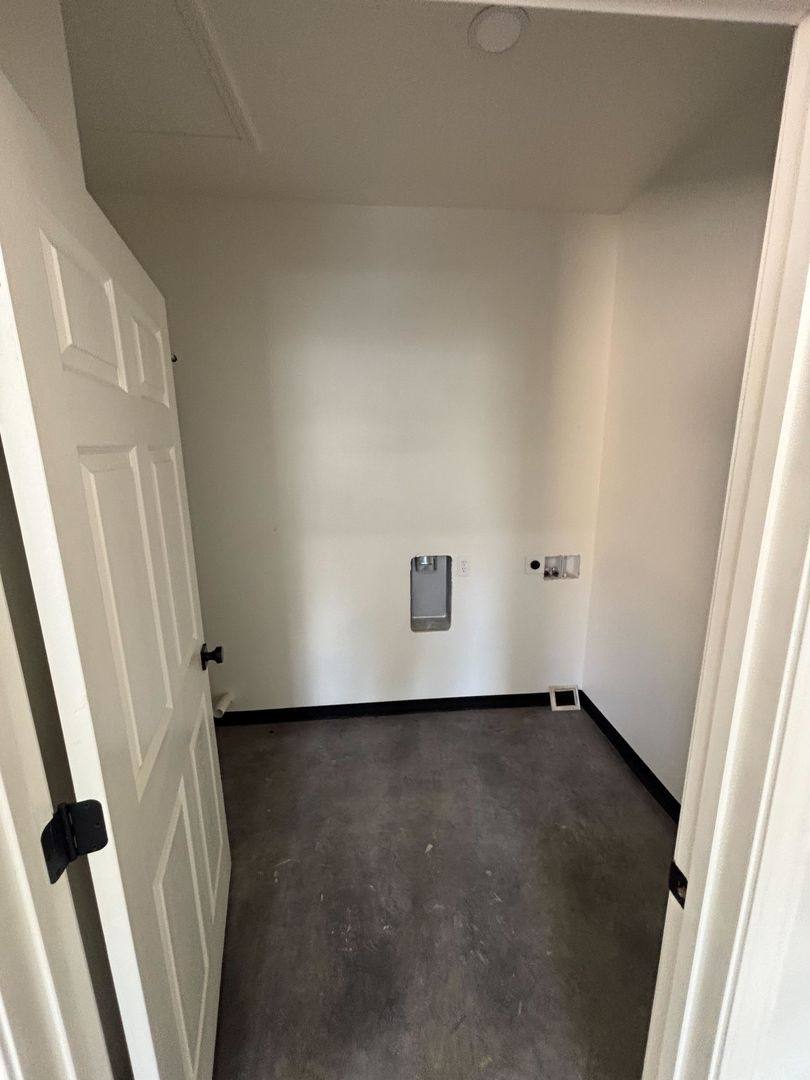 Townhouse for rent at 188 Summit St, Cotter, AR 72626