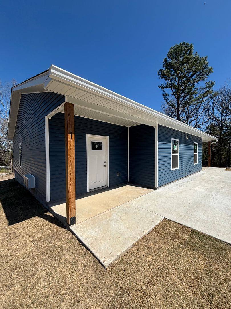 Townhouse for rent at 188 Summit St, Cotter, AR 72626