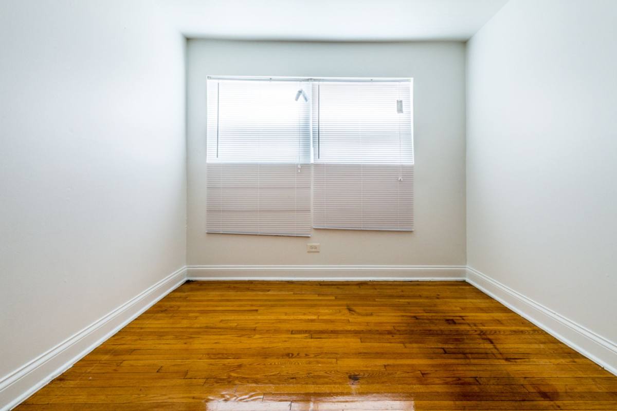 Apartment for rent at 7706 S Saginaw Ave, Chicago, IL 60649