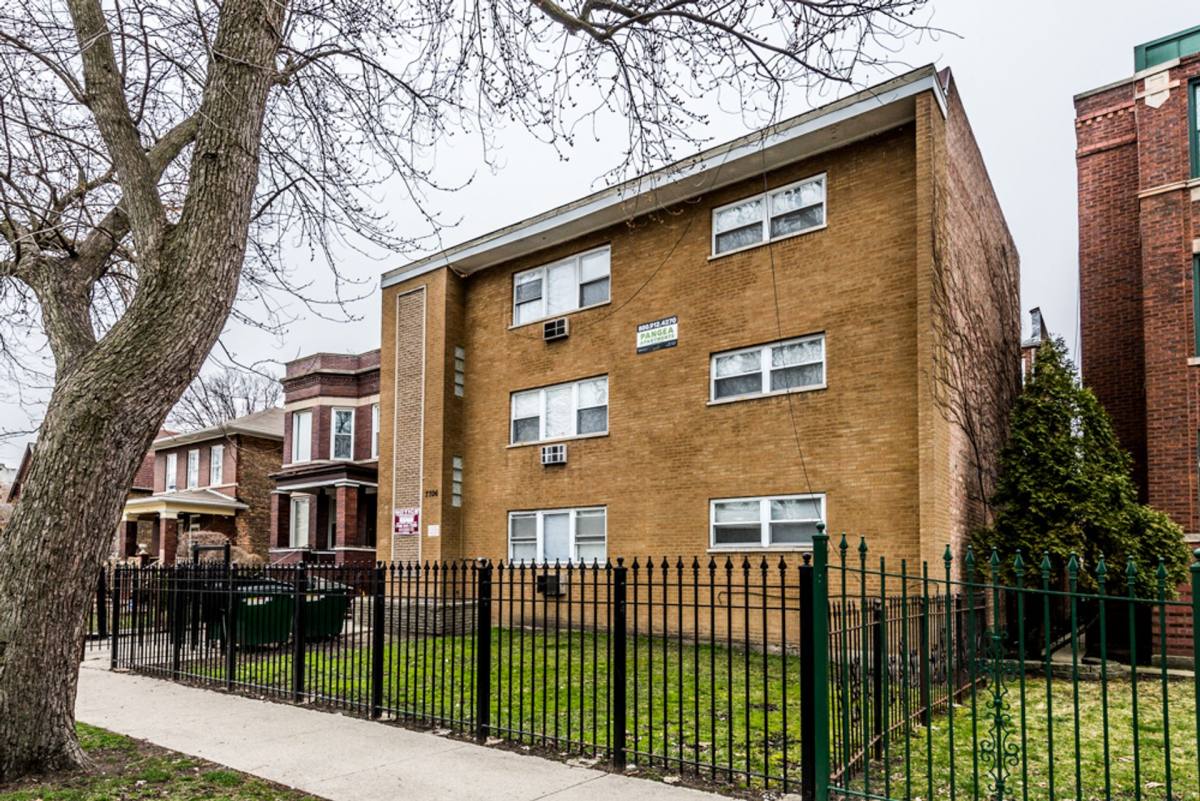 Apartment for rent at 7706 S Saginaw Ave, Chicago, IL 60649